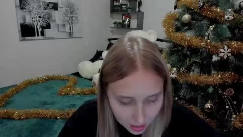 Snapshot of linatruly chatting on 12-16-24, 10:34 Lina online show from 12-16-24, 10:34