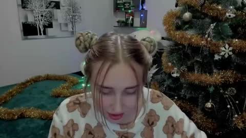 Snapshot of linatruly chatting on 12-18-24, 07:41 Lina online show from 12-18-24, 07:41