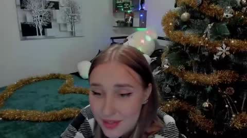 Snapshot of linatruly chatting on 12-20-24, 11:26 Lina online show from 12-20-24, 11:26