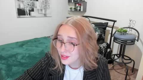 Snapshot of linatruly chatting on 01-25-25, 12:06 Lina online show from 01-25-25, 12:06