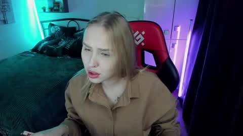 Snapshot of linatruly chatting on 10-10-25, 09:25 Lina online show from 10-10-25, 09:25