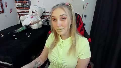 Snapshot of linatruly chatting on 10-30-25, 09:48 Lina online show from 10-30-25, 09:48