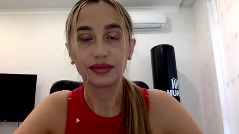 Snapshot of linavora chatting on 11-28-25, 12:52 linavora online show from 11-28-25, 12:52