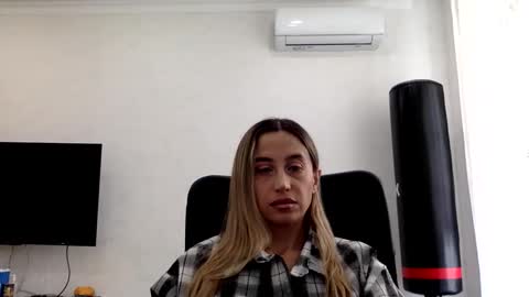 Snapshot of linavora chatting on 02-04-26, 12:00 linavora online show from 02-04-26, 12:00