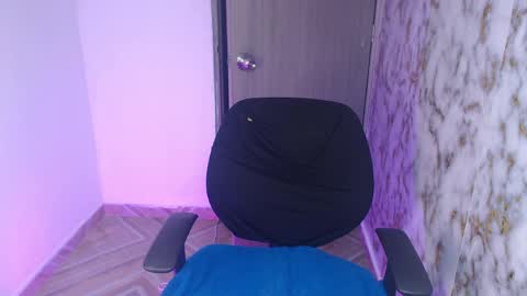 Snapshot of lincy_honeyy chatting on 04-04-26, 04:44 lincy_honeyy online show from 04-04-26, 04:44