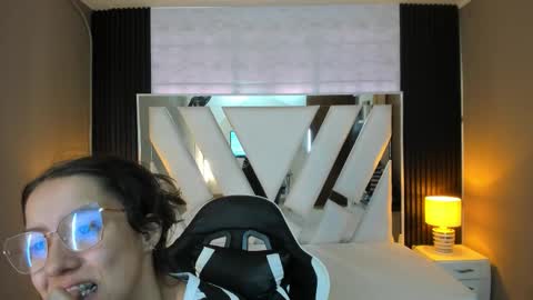  Linda  online show from 12-14-25, 01:05