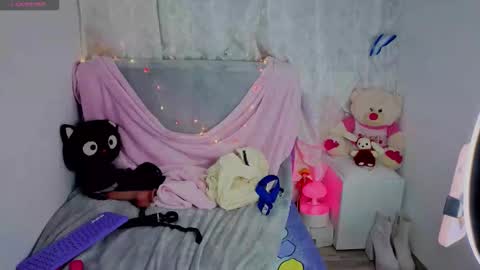 Snapshot of linda_bellucci374516 chatting on 03-29-26, 02:11 Linda online show from 03-29-26, 02:11