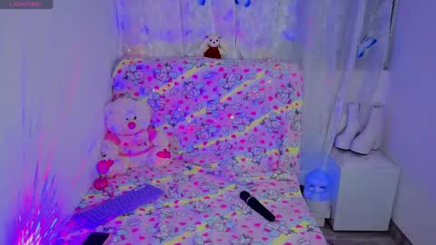 Snapshot of linda_bellucci374516 chatting on 04-17-26, 05:10 Linda online show from 04-17-26, 05:10