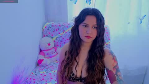 Snapshot of linda_bellucci374516 chatting on 04-19-26, 10:23 Linda online show from 04-19-26, 10:23