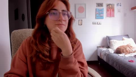 Snapshot of linda_giggle chatting on 12-10-24, 07:43 Giggles online show from 12-10-24, 07:43