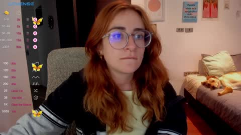 Snapshot of linda_giggle chatting on 12-23-24, 11:17 Giggles online show from 12-23-24, 11:17