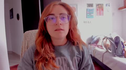 Snapshot of linda_giggle chatting on 01-06-25, 05:06 Giggles online show from 01-06-25, 05:06