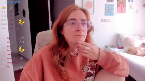 Snapshot of linda_giggle chatting on 01-08-25, 04:44 Giggles online show from 01-08-25, 04:44