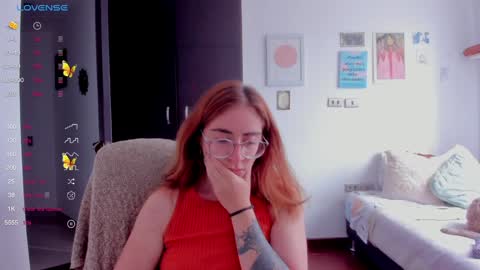 Snapshot of linda_giggle chatting on 01-09-25, 05:22 Giggles online show from 01-09-25, 05:22
