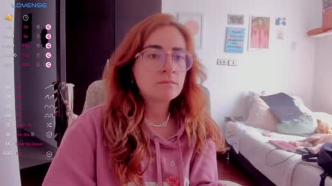 Snapshot of linda_giggle chatting on 01-10-25, 05:24 Giggles online show from 01-10-25, 05:24