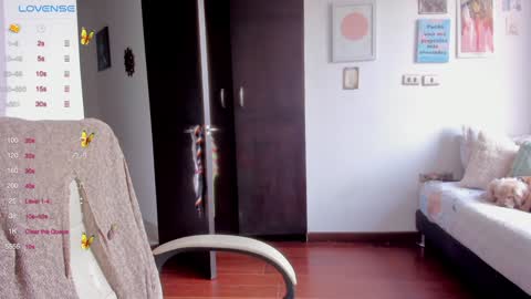 Snapshot of linda_giggle chatting on 01-15-25, 01:41 Giggles online show from 01-15-25, 01:41