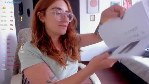 Snapshot of linda_giggle chatting on 01-16-25, 02:51 Giggles online show from 01-16-25, 02:51