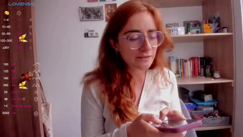 Snapshot of linda_giggle chatting on 02-11-25, 03:08 Giggles online show from 02-11-25, 03:08