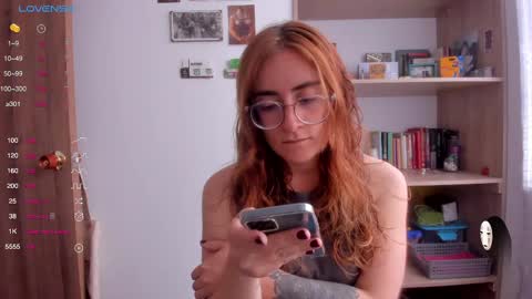 Snapshot of linda_giggle chatting on 03-06-25, 03:24 Giggles online show from 03-06-25, 03:24