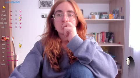 Snapshot of linda_giggle chatting on 03-12-25, 10:17 Giggles online show from 03-12-25, 10:17