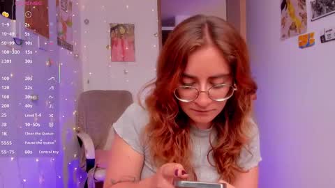 Snapshot of linda_giggle chatting on 09-19-25, 02:29 Giggles online show from 09-19-25, 02:29