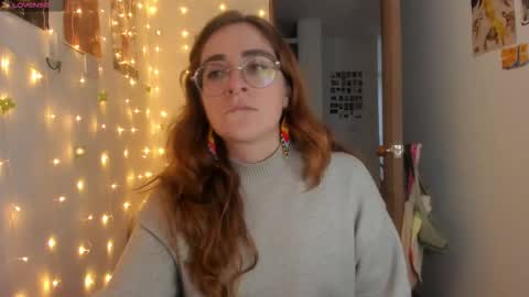 Giggles  online show from 10-11-25, 12:21