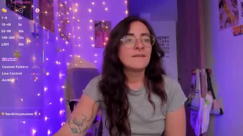 Giggles  online show from 11-21-25, 09:35