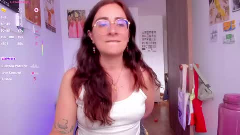 Giggles  online show from 05-06-26, 03:50