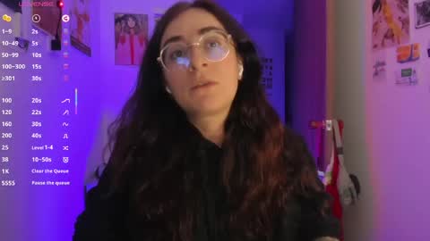 Giggles  online show from 05-12-26, 11:57