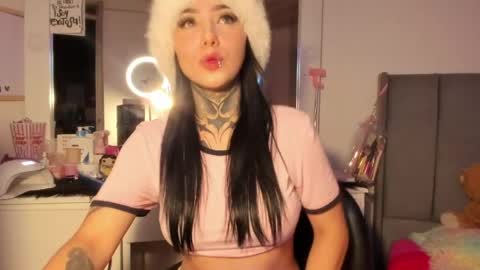 Snapshot of linda_milleer_ chatting on 04-15-26, 09:05 Lindaa maria online show from 04-15-26, 09:05