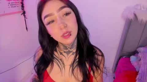 Snapshot of linda_milleer_ chatting on 05-19-26, 09:54 Lindaa maria online show from 05-19-26, 09:54