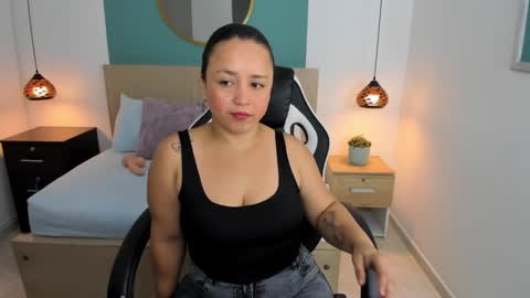 L I N D A online show from 02-18-25, 07:09