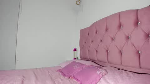 Snapshot of linda_skinny chatting on 11-13-25, 11:09 LINDA online show from 11-13-25, 11:09