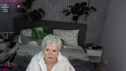 Linda Zefir online show from 04-26-26, 01:14