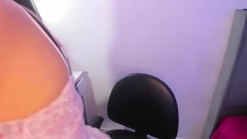 Snapshot of lindaa_miller chatting on 11-30-25, 09:08 linda miller online show from 11-30-25, 09:08