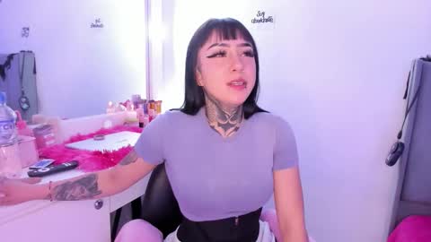 Snapshot of lindaa_miller chatting on 12-04-25, 02:10 linda miller online show from 12-04-25, 02:10