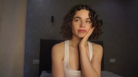 Linda online show from 06-19-26, 01:37
