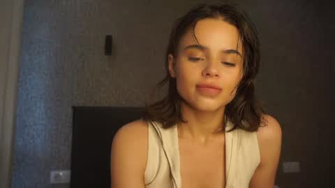 Linda online show from 06-24-26, 01:32