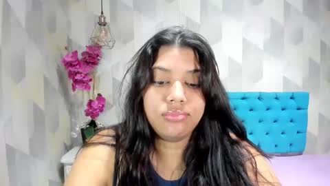 Snapshot of lindabreexlove chatting on 05-19-26, 05:19 online show from 05-19-26, 05:19