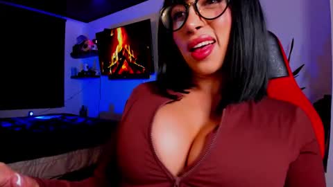 Linda online show from 11-12-25, 01:17