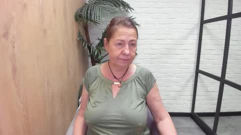 Snapshot of lindahottie chatting on 04-29-26, 05:30 Linda online show from 04-29-26, 05:30