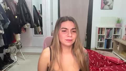 Snapshot of lindahottiegirl chatting on 02-14-26, 12:18 Linda online show from 02-14-26, 12:18