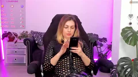 Linda  --  online show from 02-17-25, 04:59