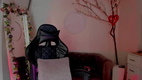 Lindsay    online show from 05-12-26, 03:09