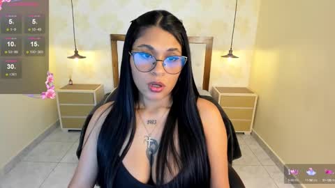 L I N D S A Y  online show from 02-10-25, 07:17