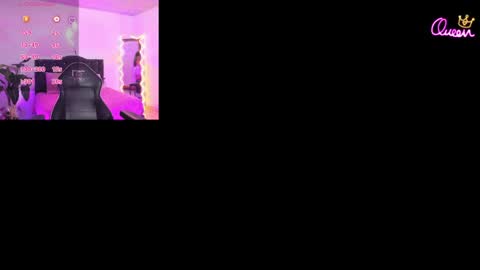 Snapshot of lindsay_tay chatting on 04-16-26, 03:18 Linda online show from 04-16-26, 03:18