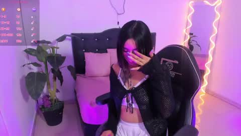 Snapshot of lindsay_tay chatting on 04-18-26, 03:54 Linda online show from 04-18-26, 03:54