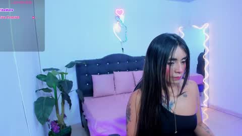 Snapshot of lindsay_tay chatting on 04-24-26, 04:04 Linda online show from 04-24-26, 04:04