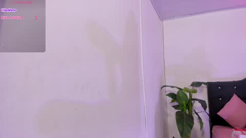 Snapshot of lindsay_tay chatting on 05-11-26, 03:34 Linda online show from 05-11-26, 03:34