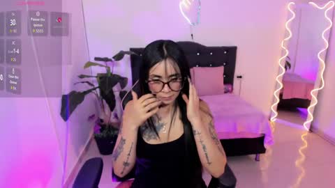 Snapshot of lindsay_tay chatting on 05-18-26, 03:35 Linda online show from 05-18-26, 03:35